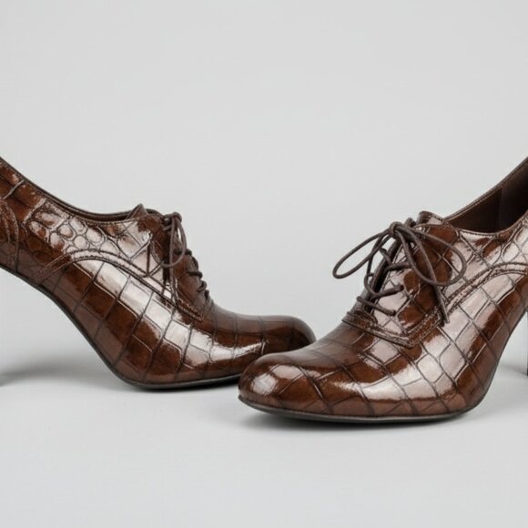 Stuart Weitzman Lace-up Oxford Pump - Picture 4 of 5